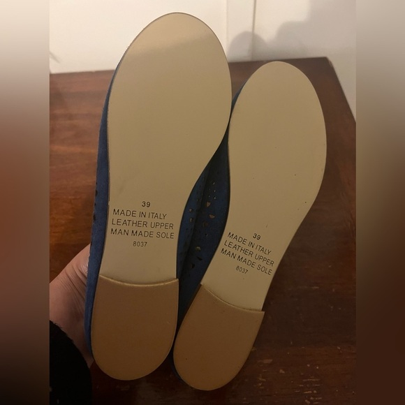 NWT Elegant Blue leather Suede Flats with Cutout Design 7.5 (38) Italian made